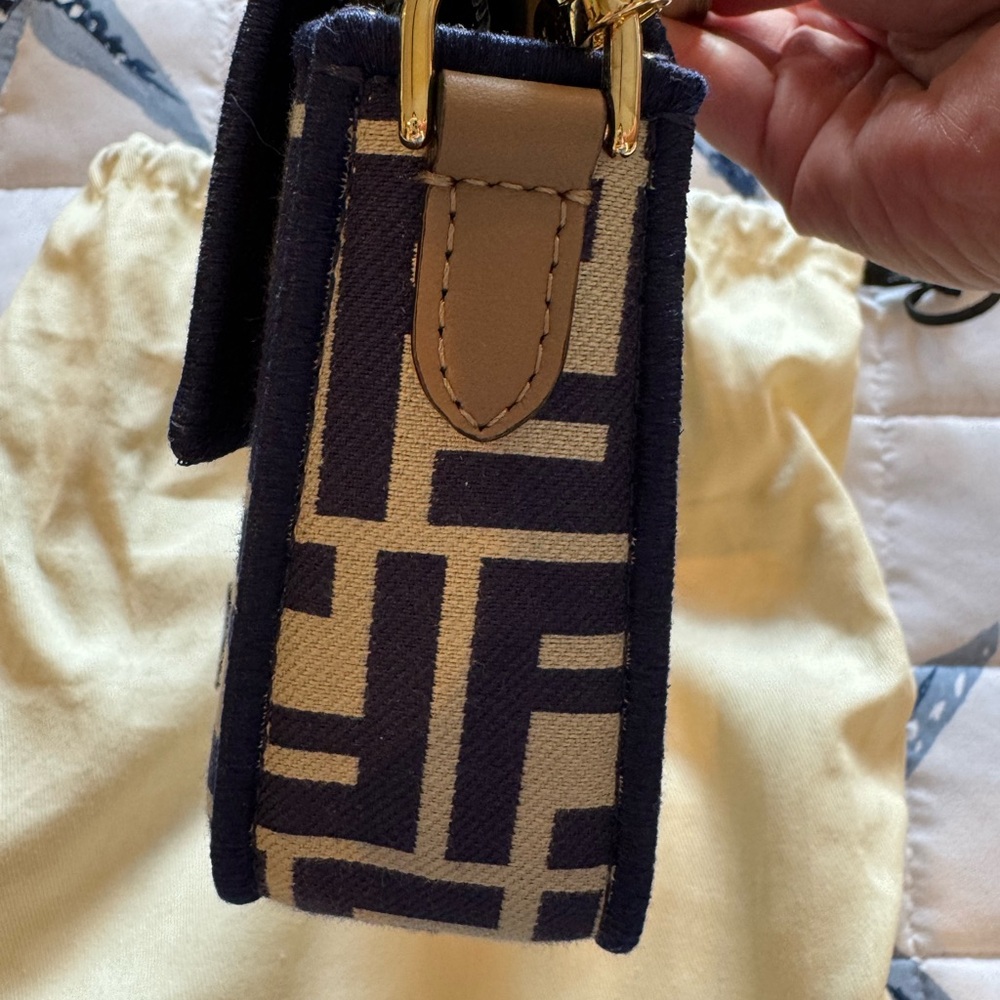 Fendi Baguette Blue and White Crossbody Bag with Iconic Monogram - Picture 4 of 12